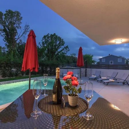 Mit Privatpool Fuer 8 Personen Ca 175 Qm In Sisan, Istrien Suedkueste Von Istrien