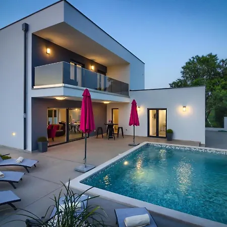 Mit Privatpool Fuer 8 Personen Ca 175 Qm In Sisan, Istrien Suedkueste Von Istrien Holiday home Sisan