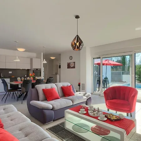 Holiday home Mit Privatpool Fuer 8 Personen Ca 175 Qm In Sisan, Istrien Suedkueste Von Istrien Sisan