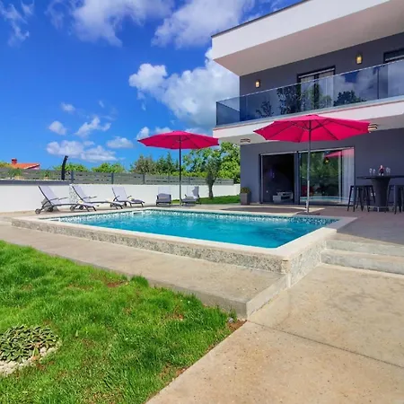 Mit Privatpool Fuer 8 Personen Ca 175 Qm In Sisan, Istrien Suedkueste Von Istrien Holiday home Sisan