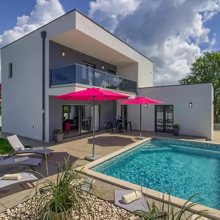 Mit Privatpool Fuer 8 Personen Ca 175 Qm In Sisan, Istrien Suedkueste Von Istrien Holiday home Sisan